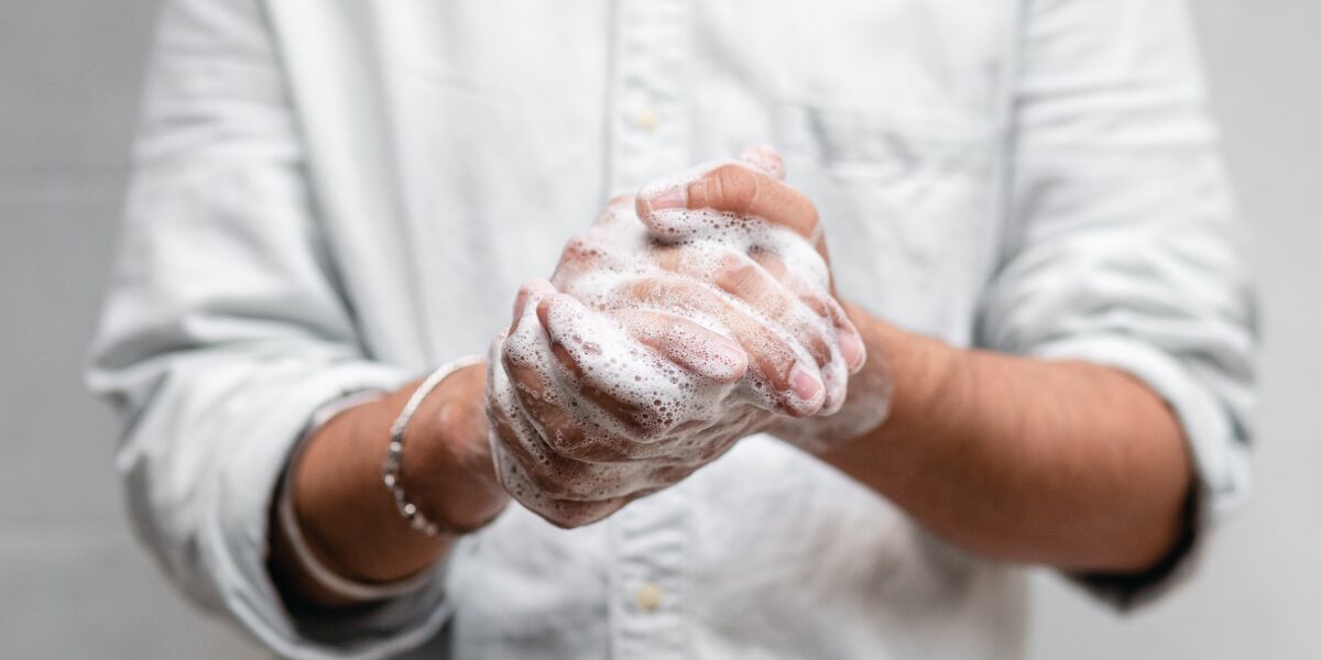 Handen wassen of desinfecteren